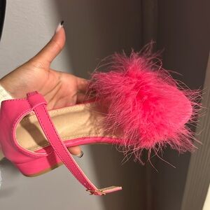 Kids heels 
Size 28
Size 10.5 in kids US